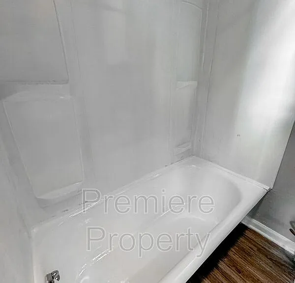 514 W Walnut St #A — Photo 11