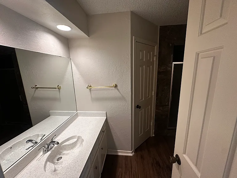 2724 Southpark Ln — Photo 12
