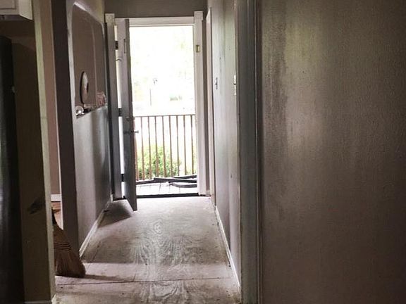 2nd image of 5915 Woodview Dr