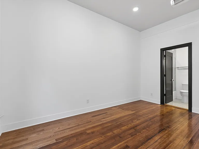 607 Main St #11 — Photo 8