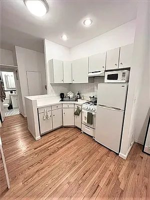 Rented by CitySites Real Estate Group | media 1