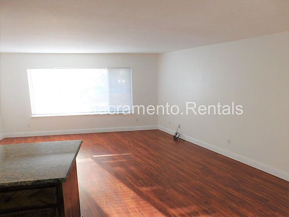 5th image of 2955 Portsmouth Dr APT 1