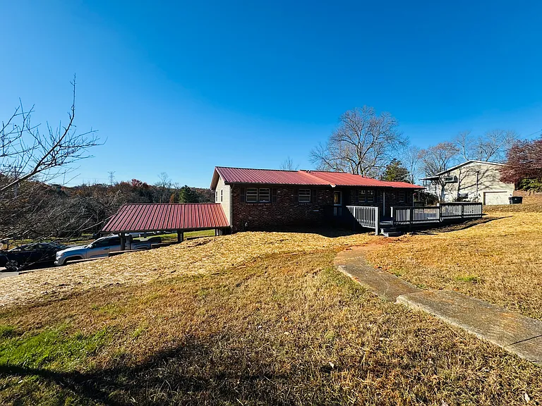 8000 Livingston Dr — Photo 1