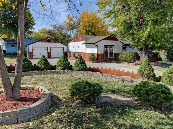 104 SW McClendon Dr, Lees Summit, MO 64081