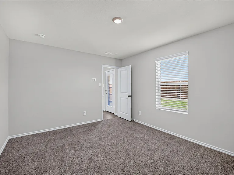 1813 Potomac Ln — Photo 12