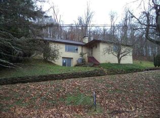 911 Maple Ln, Sistersville, WV 26175