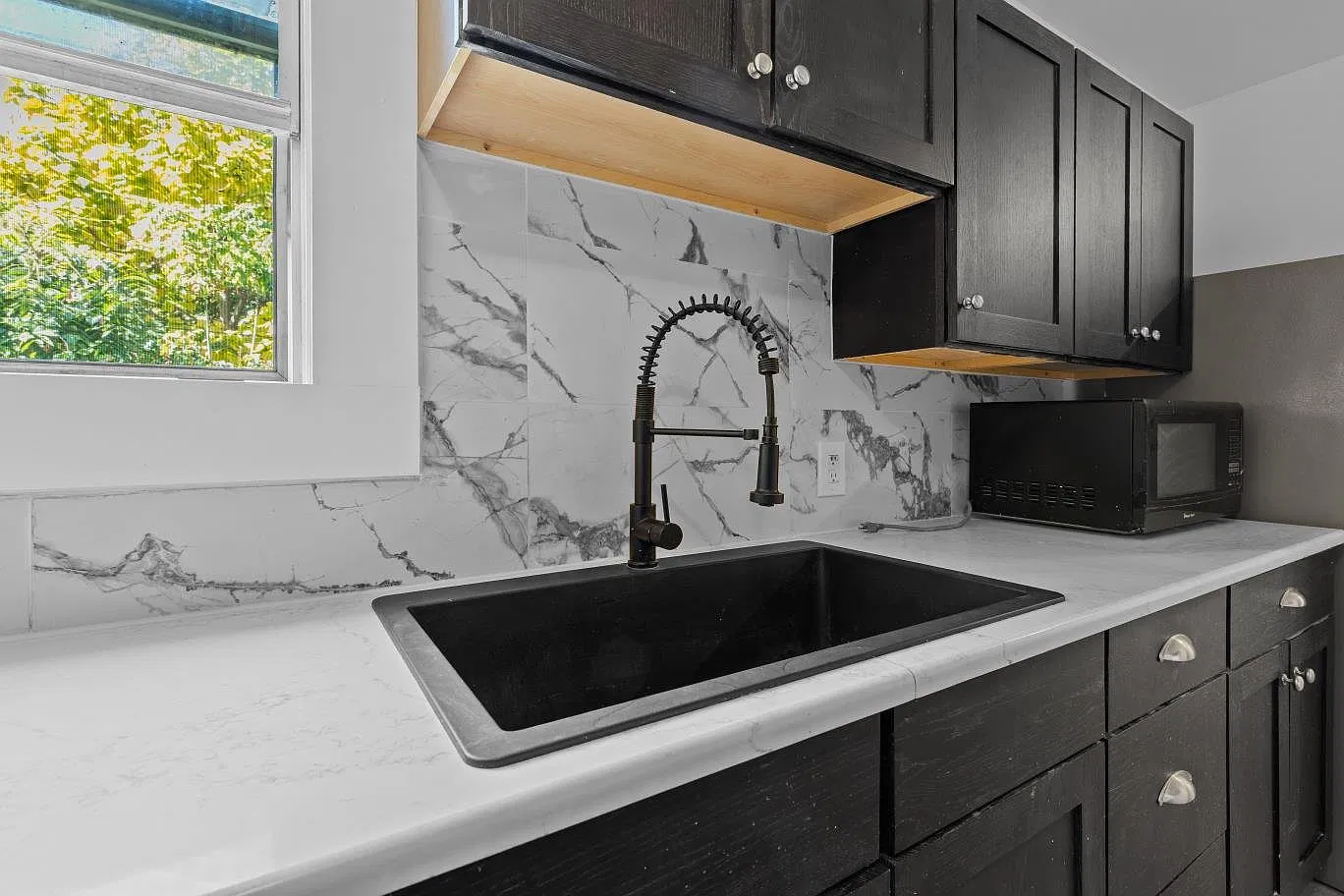 Updated 4 Bedroom/ 2 Bathroom house — Photo 1