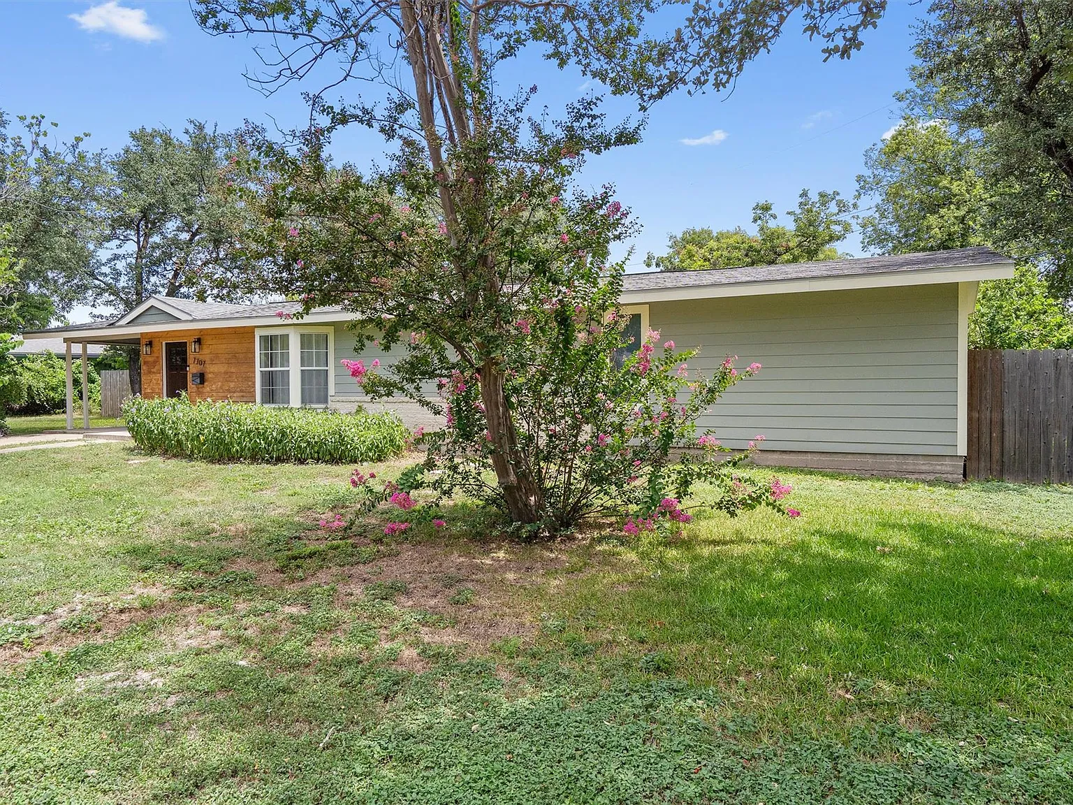 3 bed, 2.0 bath, 1636 sqft, $3,500 — Photo 3