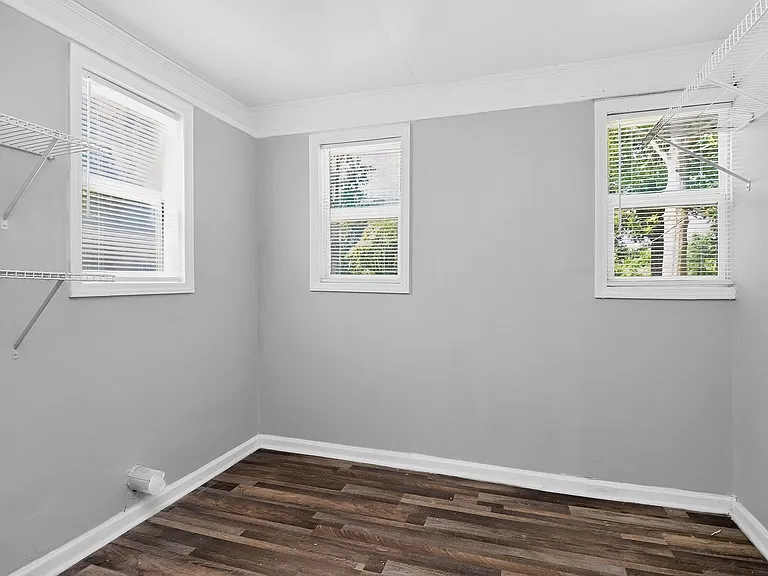 305 Sylvania Ave — Photo 14
