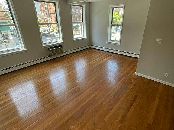 2nd image of 124 Avenue C APT 1