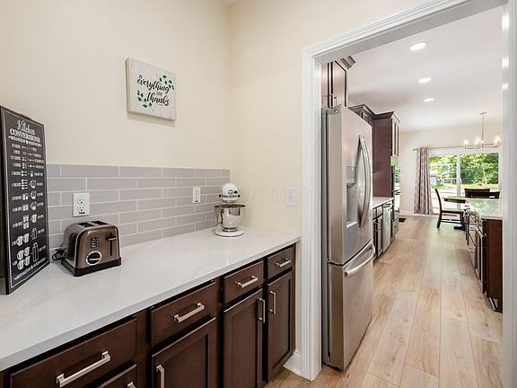 5th image of 3832 Emmons Ave