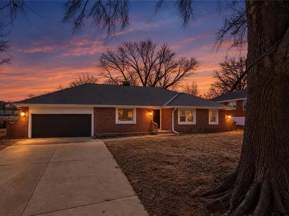 10437 Grand Ave, Kansas City, MO 64131