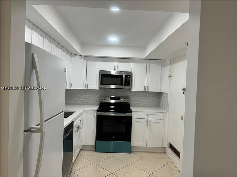 400 Kings Point Dr #320 — Photo 8