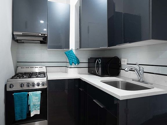 4th image of 160 E 102nd St APT 2