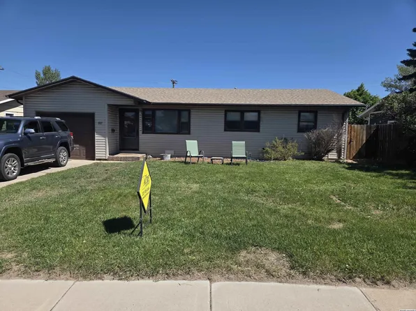 907 Sanders Dr, Laramie, WY 82070