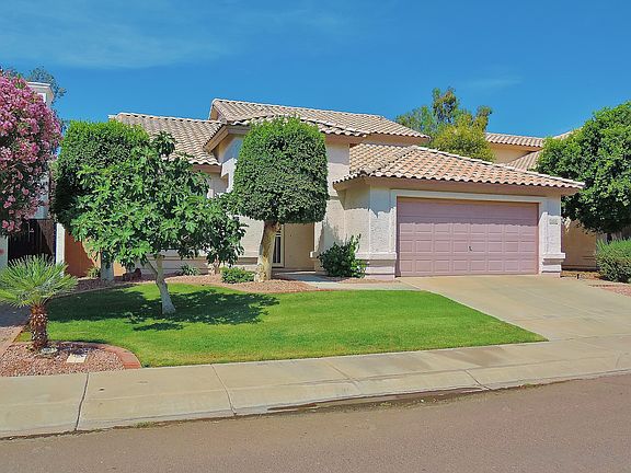 2nd image of 2252 W Myrtle Dr