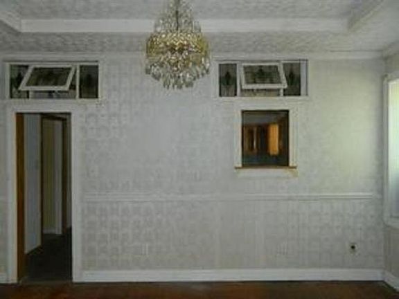 4th image of 908 Adams St