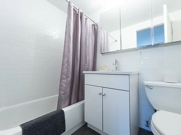 3rd image of 614 10th Ave #3E