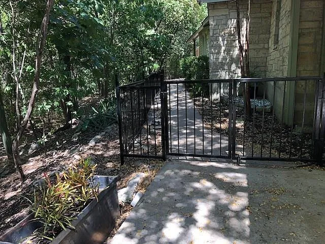 2206 W 10th St — Photo 25