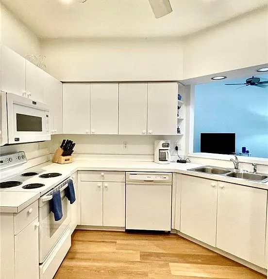 685 Windsor Sq #101 — Photo 33