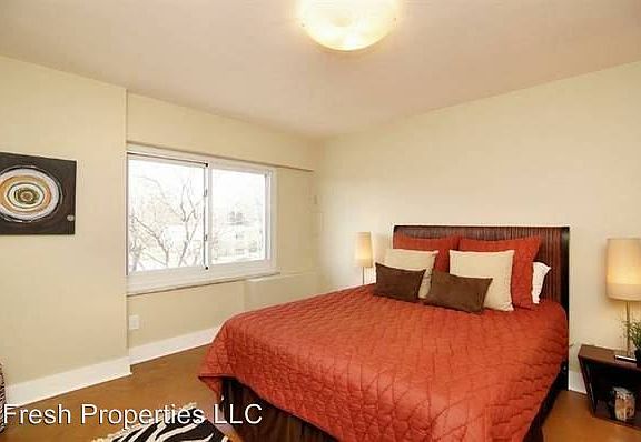 5th image of 2200 Victory Pkwy APT 810