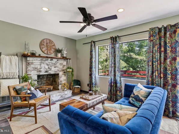 743 N Maple Rd, Mount Jackson, VA 22842