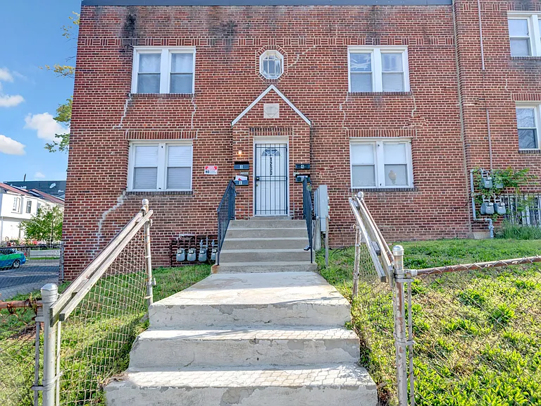 1200 Penn St NE #1 — Photo 16