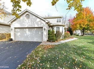 24 Townsend Cir, Naperville, IL 60565