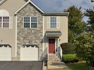 1 Dina Ln, Somerset, NJ 08873