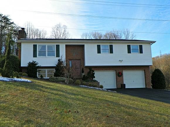 1st image of 22185 Willow Creek Cir