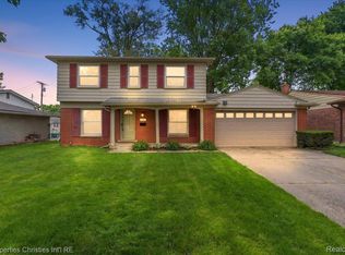 15602 Comstock St, Livonia, MI 48154