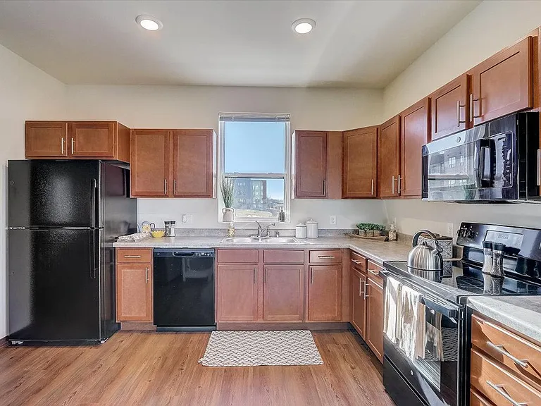 1120 N Windsor Ave — Photo 29