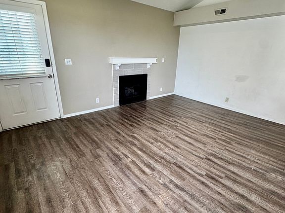 3rd image of 1382 W Beacon Hill Cir