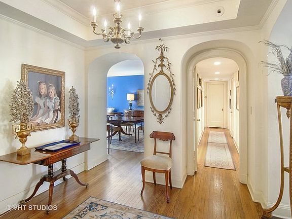 3rd image of 1209 N Astor St #2-S