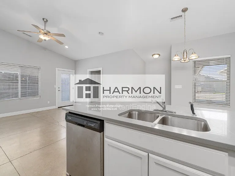 5326 N Hillside St #129 — Photo 5