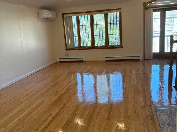 18-31 121st St #2, College Pt, NY 11356