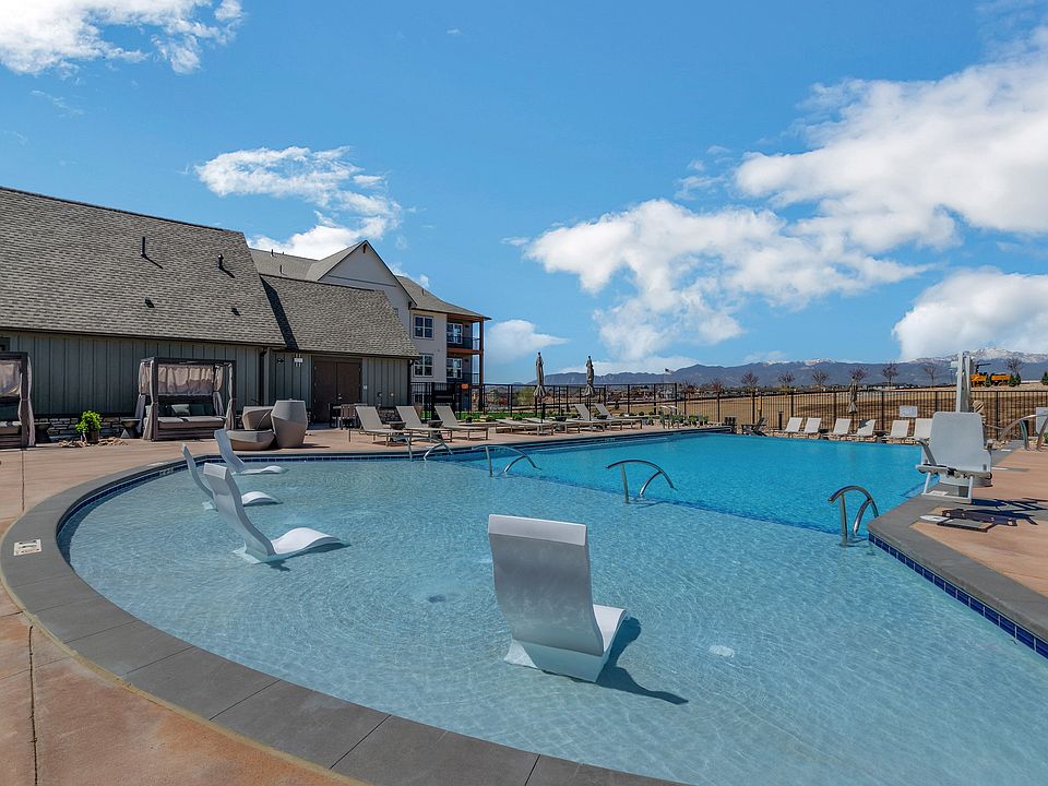 Resort-Style Swimming Pool