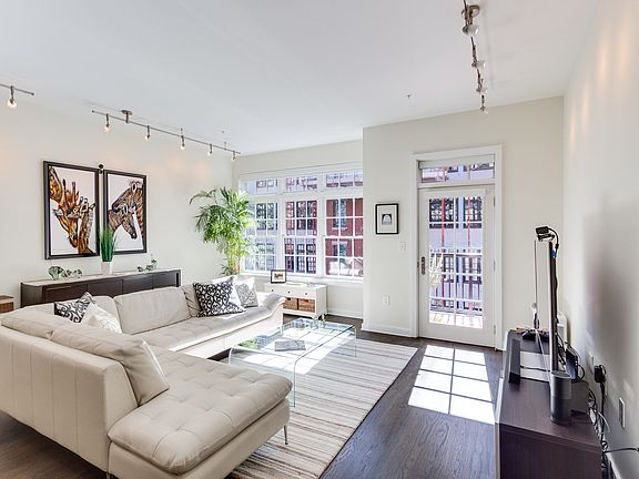 4th image of 1610 N Queen St #233