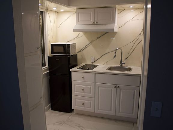 2nd image of 3035 SW 52nd St