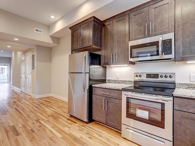 14 W Leigh St — Photo 8