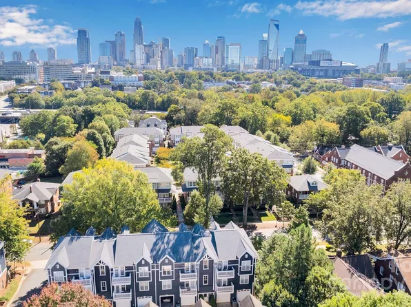 1525 Walnut View Dr, Charlotte, NC 28208