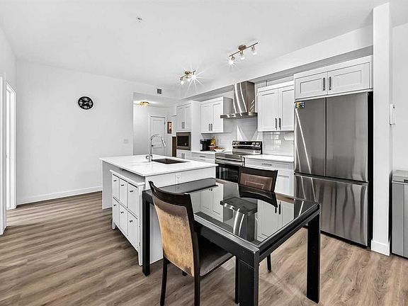 4th image of 60 NE Sage Hill Walk NW #101