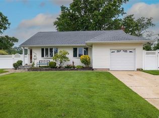 1260 Holly Rd, Wantagh, NY 11793