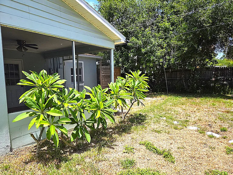 5036 Oxford Ave N — Photo 27