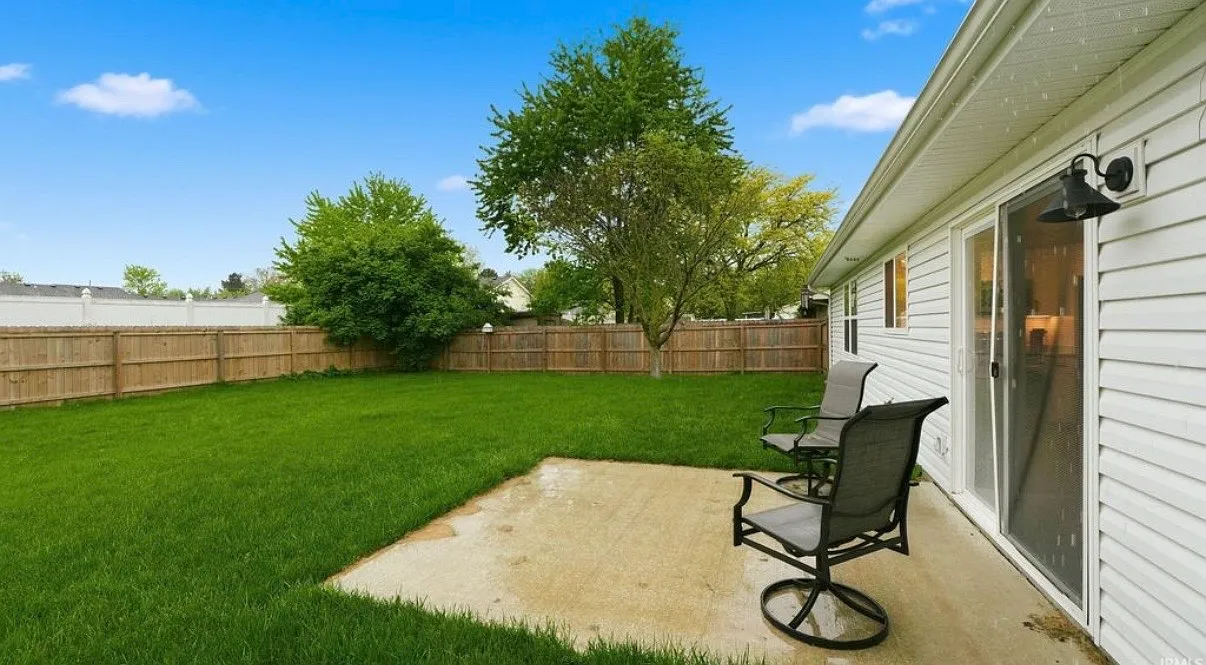 3 bed, 1327 sqft, $3,500 — Photo 4