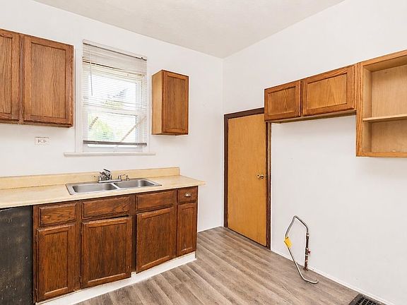 5th image of 202 Soper Ave