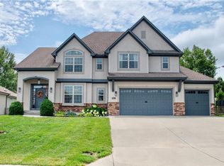 1017 SW Drake Cir, Lees Summit, MO 64082