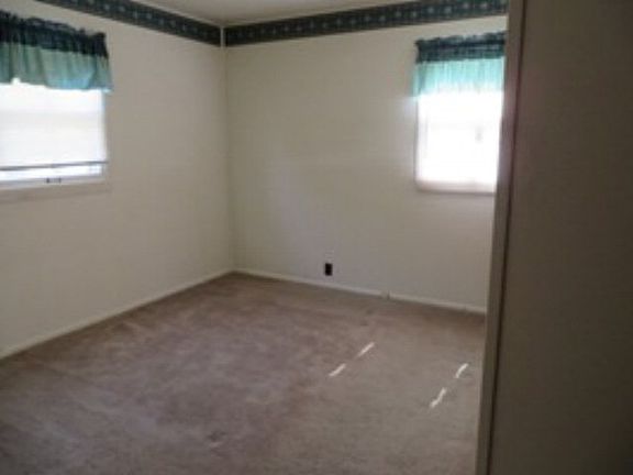 5th image of 24 Myrtle Dr