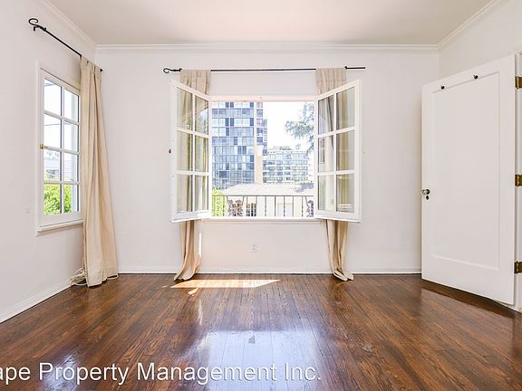 3rd image of 1038 Carol Dr