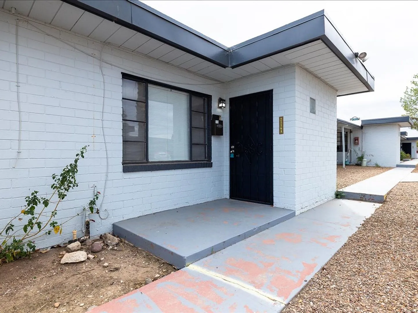 Cozy & Modern 2-Bedroom Home — Photo 2